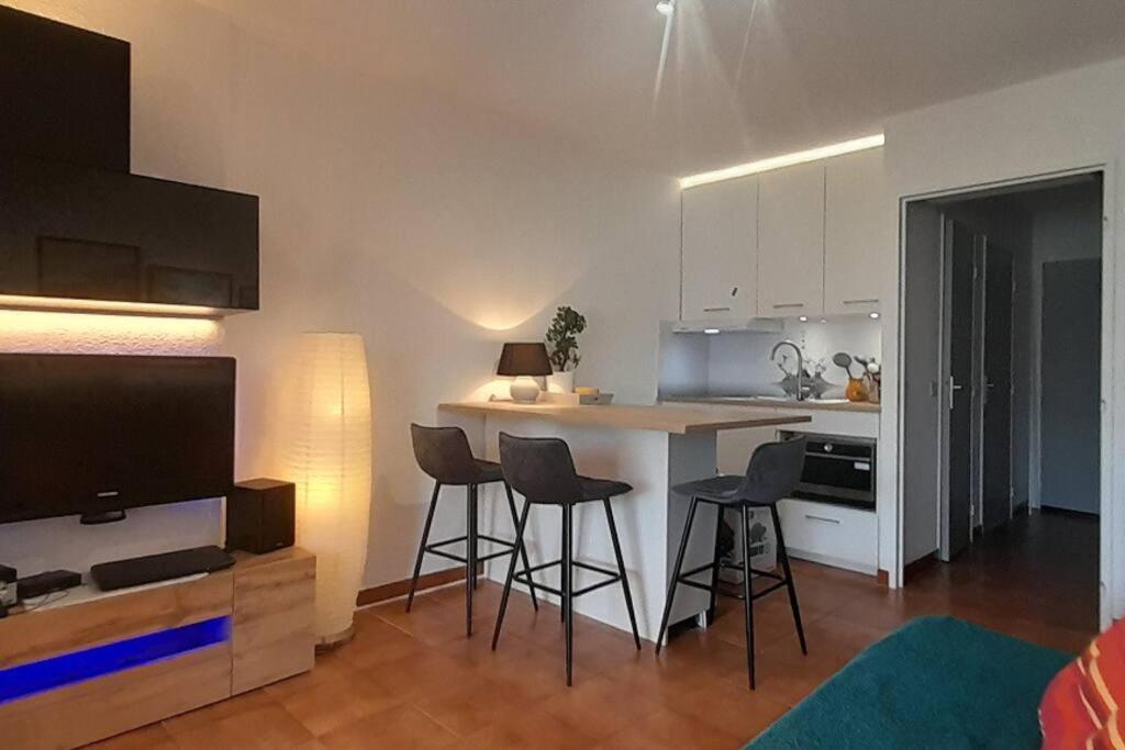 4 Pers Coeur Du Lavandou 5mn A Pied Des Plages Apartment Le Lavandou