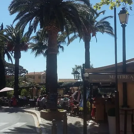Studio 4 Pers Coeur Du Lavandou 5Mn A Pied Des Plages Le Lavandou Exterior photo